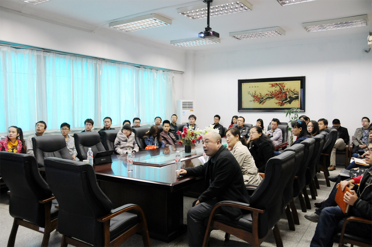 、博士生导师佟金教授等30余名师生参加了学术报告会