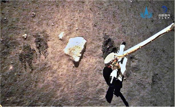 嫦娥五号探测器表面自动采样